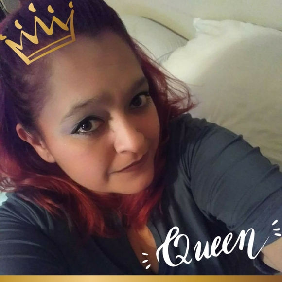 Meet your Posher, Claudia - Picture 1 of 1